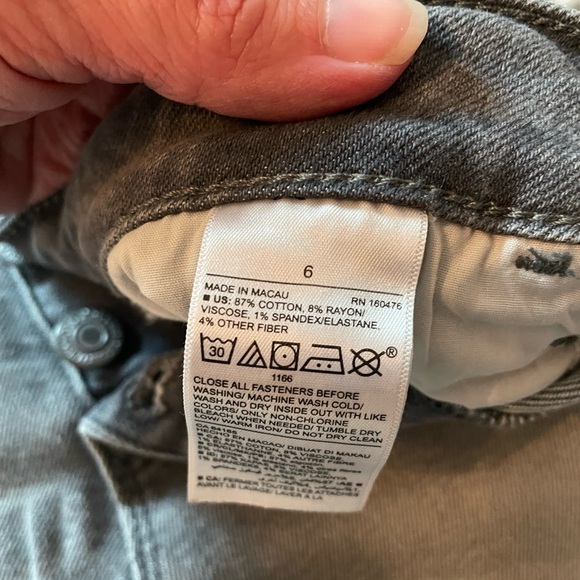 Light grey button fly jeans - Picture 3 of 4